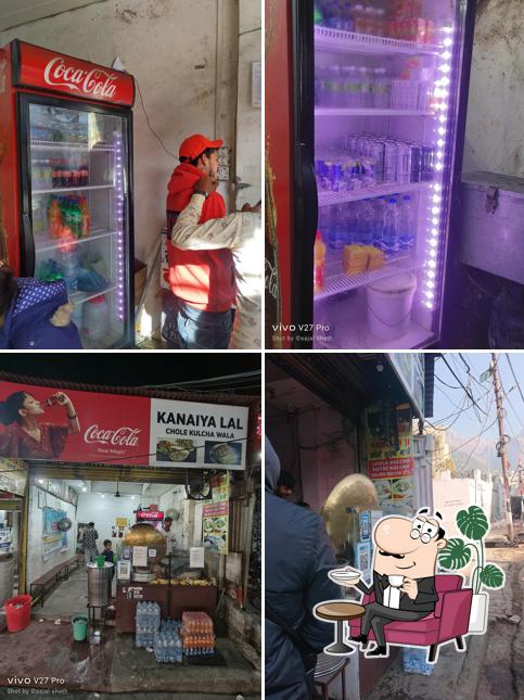 The interior of Kanhaiya Ji Kulcha Wale