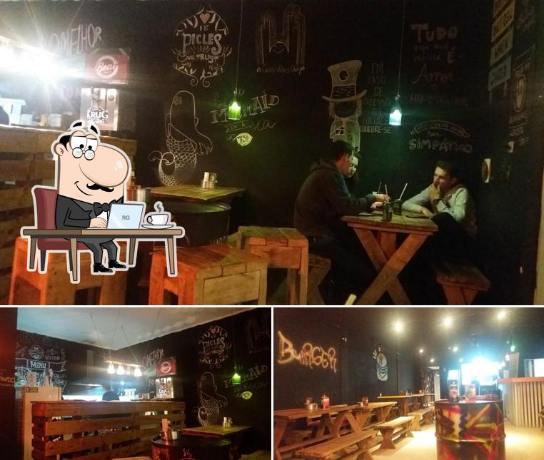 Veja imagens do interior do Beat Burger
