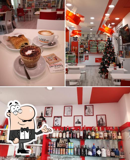 La foto della interni e bevanda di Comix Café