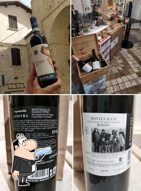 La immagine di bevanda e cibo da EAT Montefalco