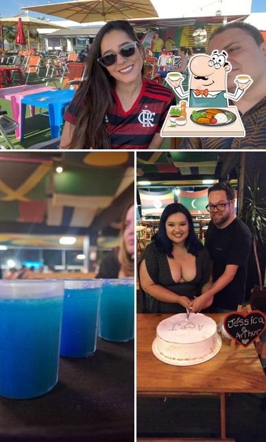 A comida e interior do restaurante