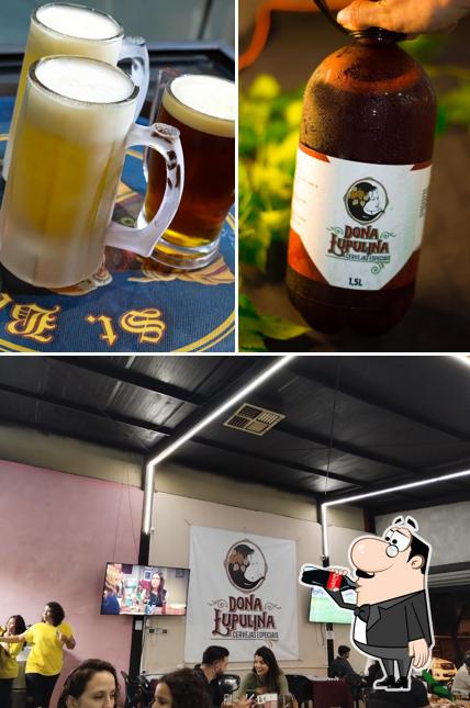 Cervejaria Dona Lupulina se distingue por su bebida y interior
