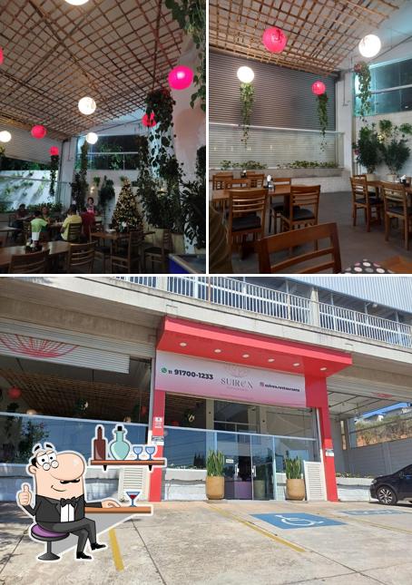 A interior e exterior do restaurante