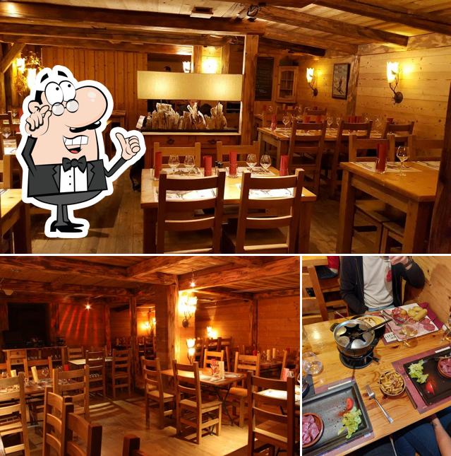 Installez-vous à l'une des tables de La Grange