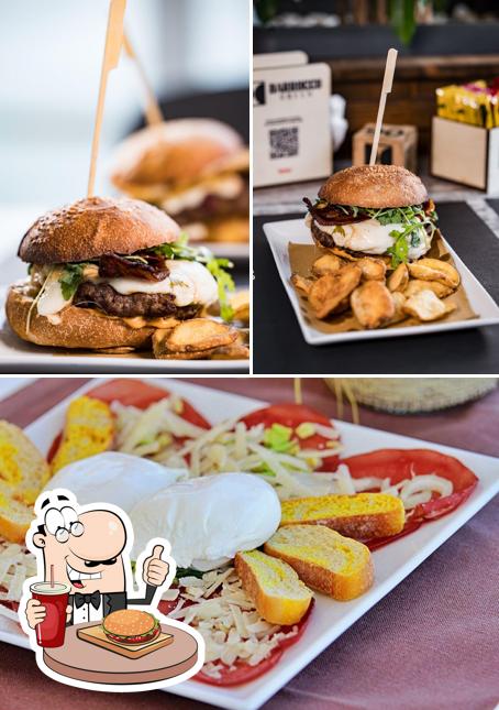 Ordina un hamburger a Barrocco Green