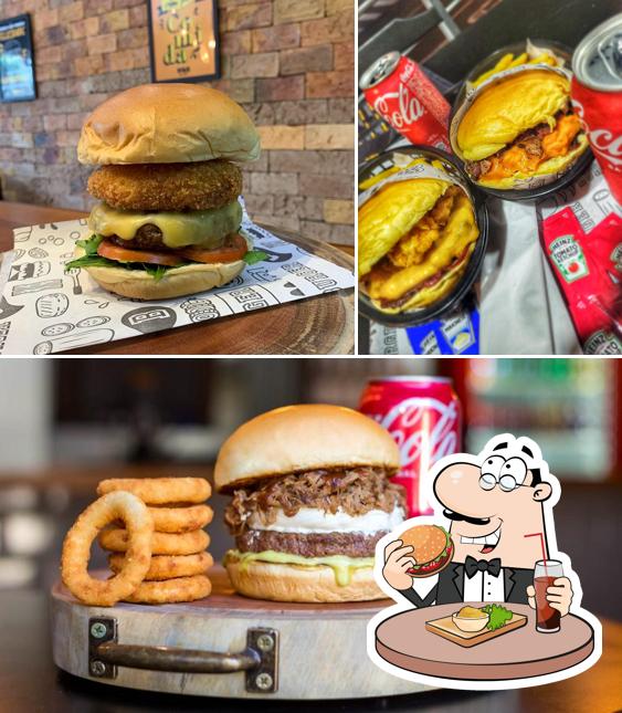 Experimente um dos hambúrgueres servidos no Rib's Burger