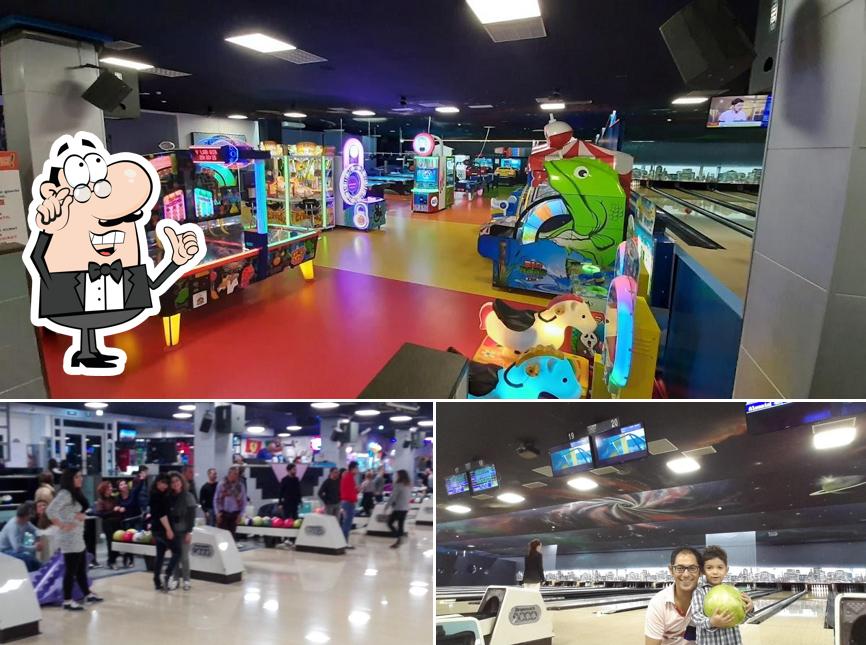 Dai un'occhiata agli interni di Bowling Manhattan