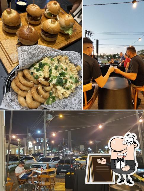 A imagem da exterior e comida no John's Hamburgueria Artesanal