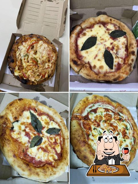 Order pizza at It's Cheeky