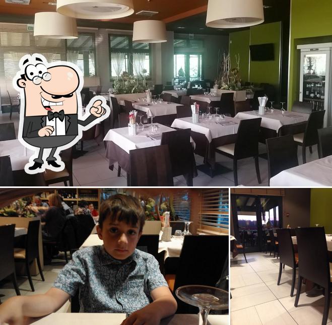 Siediti a un tavolo di Canasta