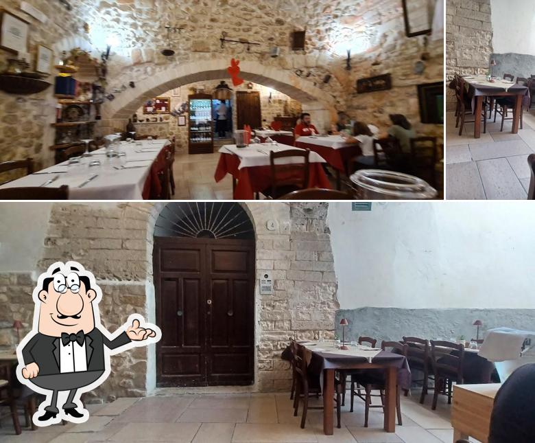 Siediti a un tavolo di Ristorante La Tavernetta