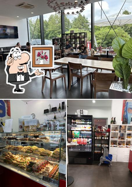 Dai un'occhiata agli interni di Ferrari museum cafe