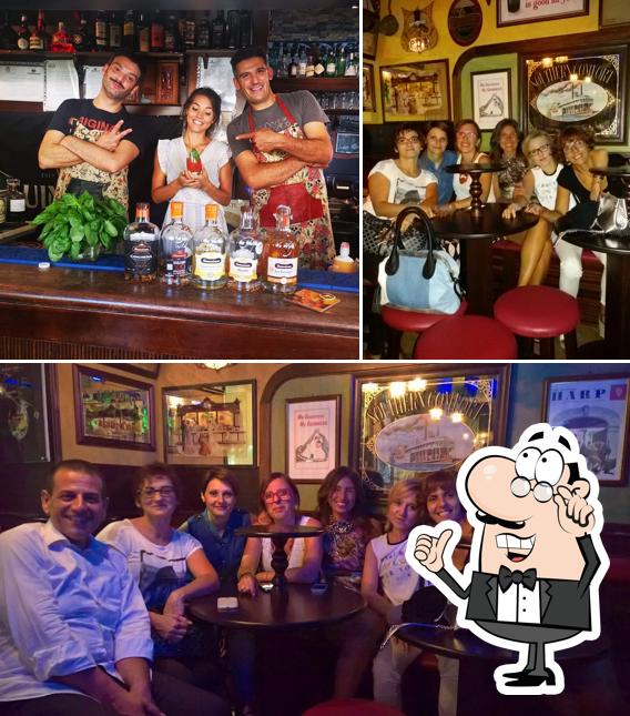 Siediti a un tavolo di Highlander Pub