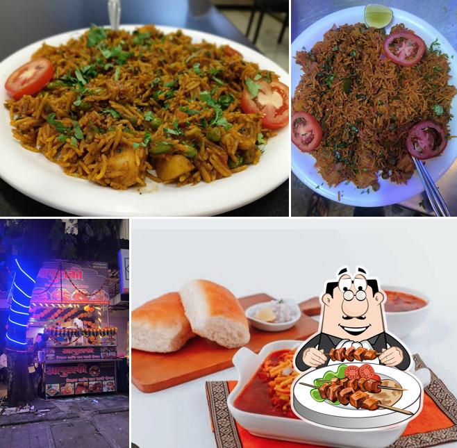 Food at Aapulki Misal And Pavbhaji Center