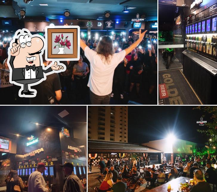 O interior do Golden Beer Tap House