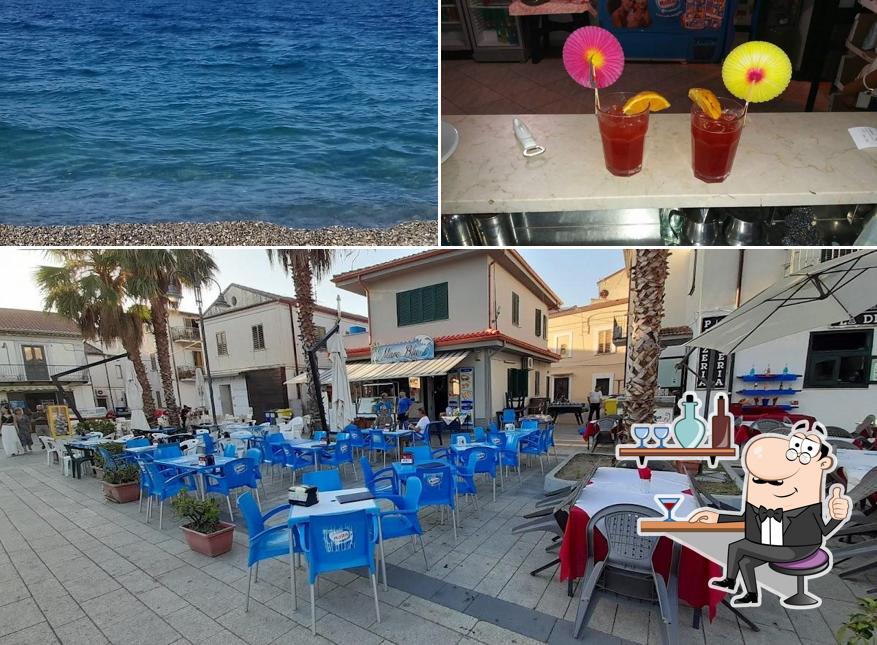 Gli interni di Mare Blu Bar Rosticceria