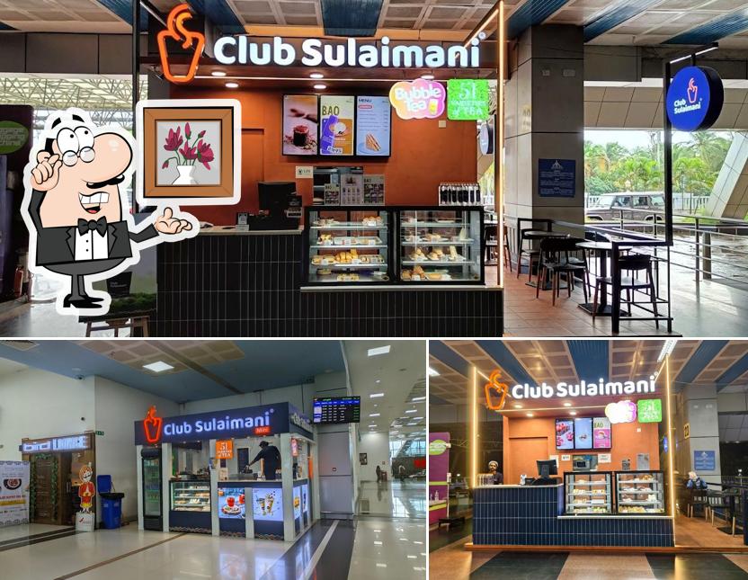 Take a seat at one of the tables at Club Sulaimani Calicut International Airport