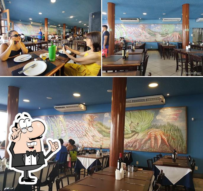 Sente em uma das mesas no Restaurante Odoyá