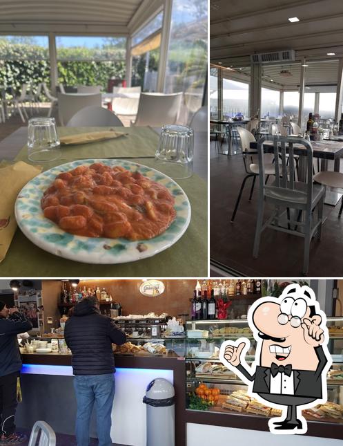 Dai un’occhiata alla immagine che presenta la interni e cibo di Kiosko & Cafè