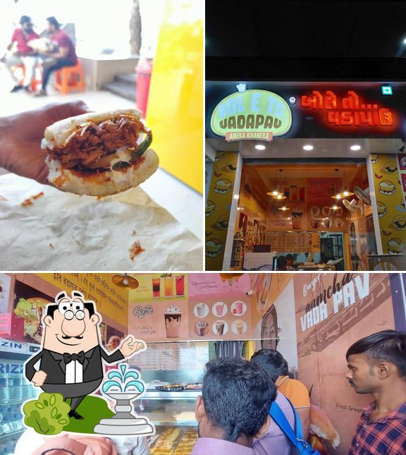 The exterior of Bole To Vadapav