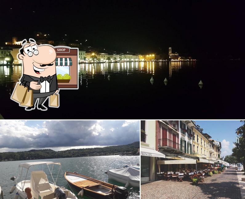 Puoi goderti l'aria fresca da seduto all'esterno di Bar Italia - Salò