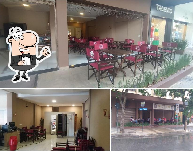 O Skina Bar e Restaurante se destaca pelo interior e exterior