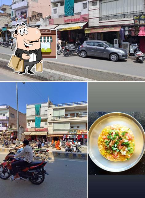 This is the photo depicting exterior and food at The PAKWAAN Shop