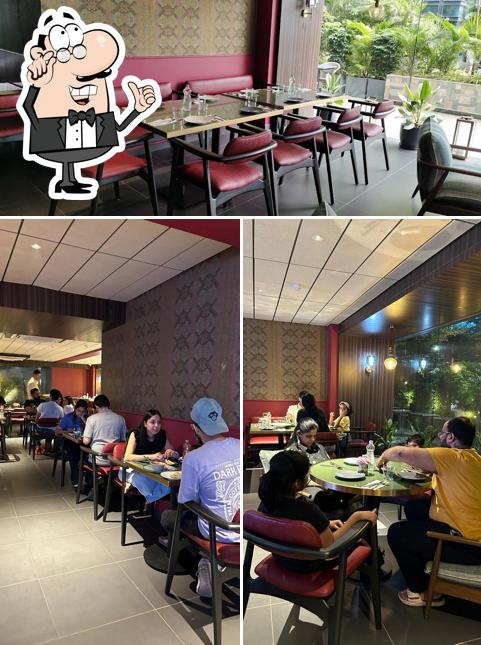 Check out how JNSQ - Je ne sais Quoi looks inside