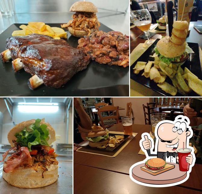 Prenditi un hamburger a TAPITA BEER and GRILL