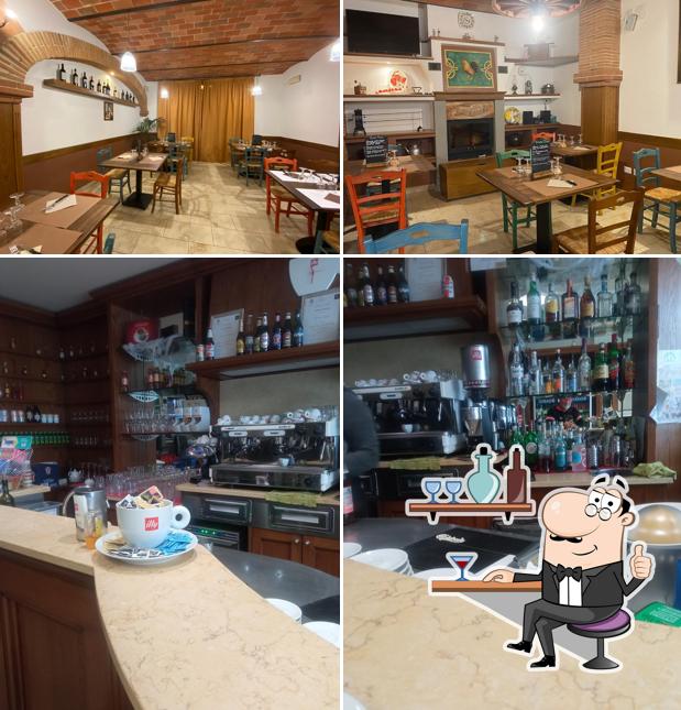 La foto di interni e cibo da Circolo Ricreativo Vitolini