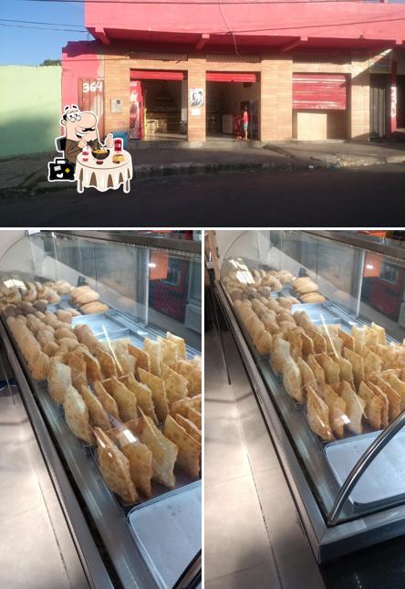 Dê uma olhada a ilustração mostrando comida e exterior no Lanchonete metal