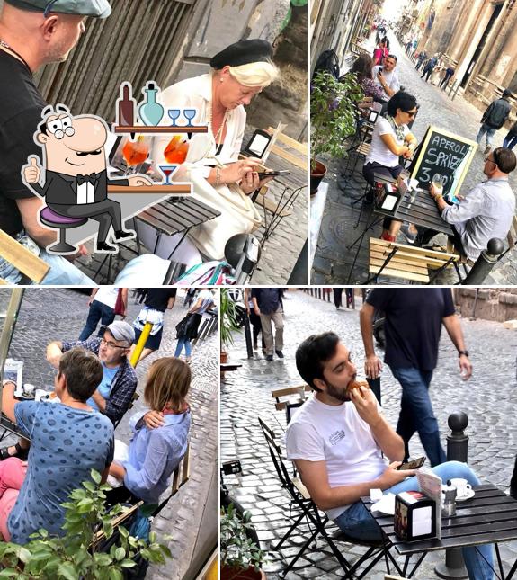 Gli interni di Napole' Café