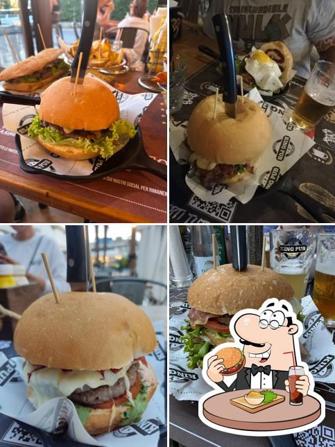 Prova un hamburger a King Pub