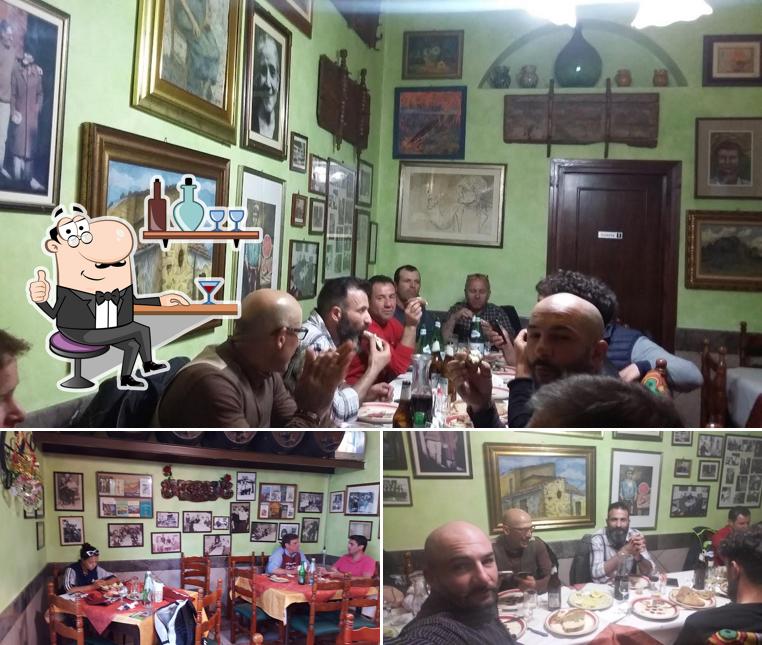 Dai un'occhiata agli interni di Zza' Maria