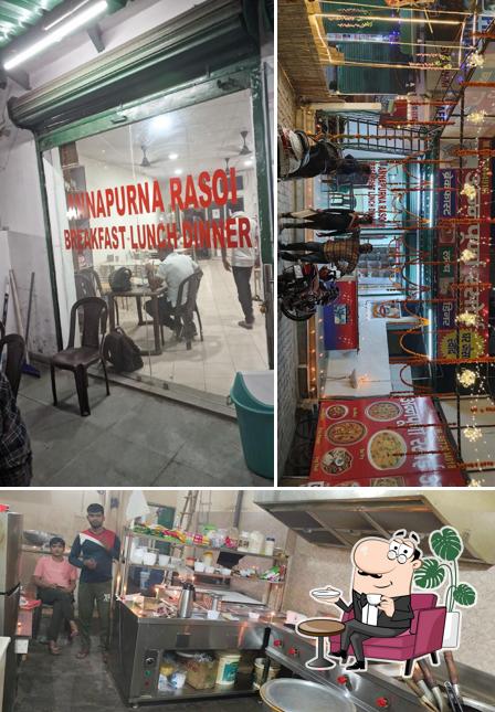 The interior of Annapurna Rasoi (शुद्धता ही हमारी पहचान है )