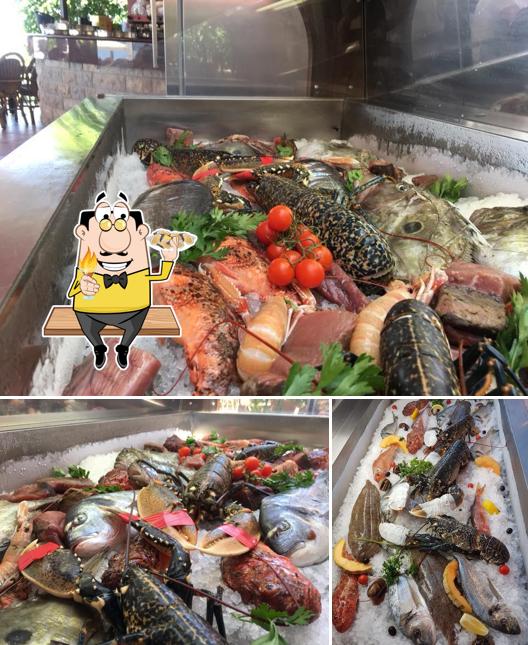 Ordina la cucina di mare a Bazilika Cocktail & Lounge Bar