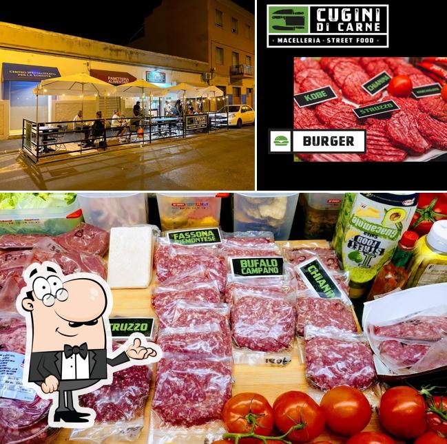 Dai un'occhiata agli interni di cugini di carne