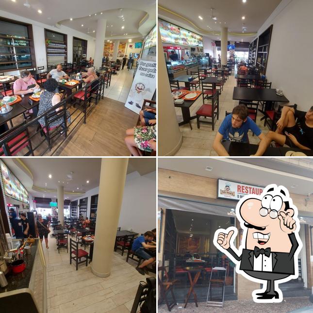 Sente em uma das mesas no Tio Dog Refeições