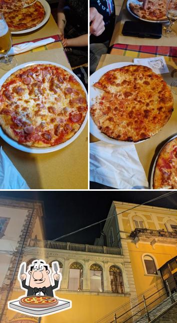 Ordina tra le svariate varianti di pizza