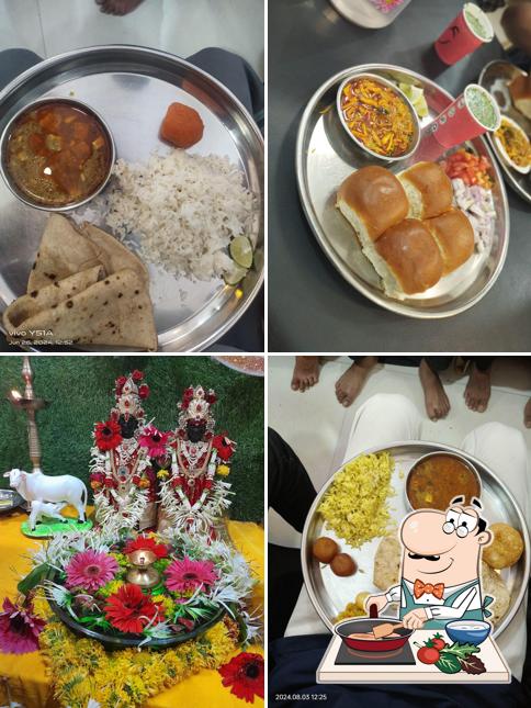 Chicken curry at Vighnaharta Bhojnalay