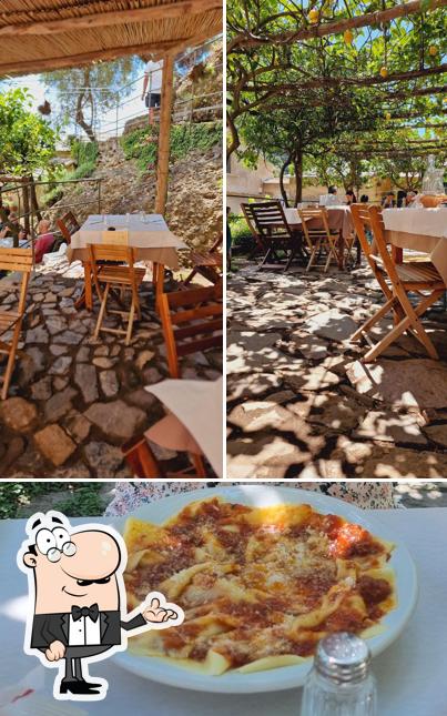 Da Laura si caratterizza per la interni e cibo