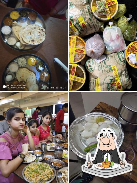 Meals at शुभ आनंद ही आनंद भोजनालय राजा मंडी स्टेशन रोड दिल्ली गेट आगरा