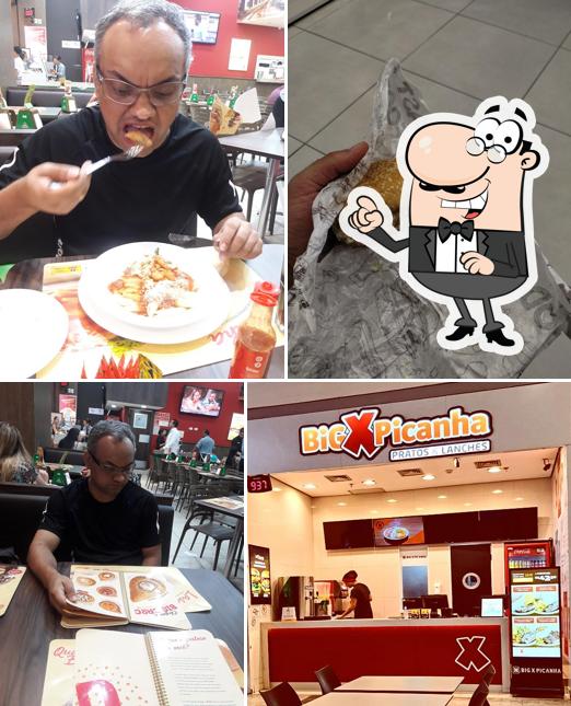 Confira a imagem ilustrando interior e comida no Big X Picanha - Tietê Plaza Shopping