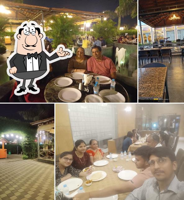 Check out how La Fountain The Food Fair looks inside