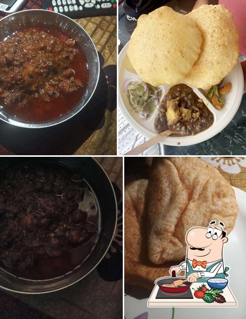 Chicken curry at Bahu Bhature Wali