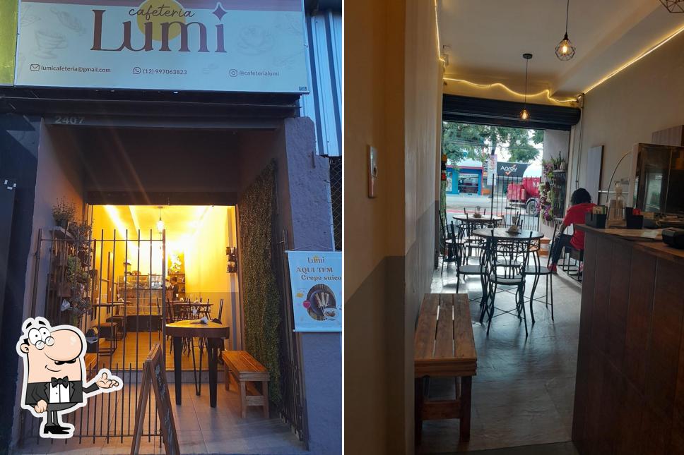 Sente em uma das mesas no Cafeteria Lumi