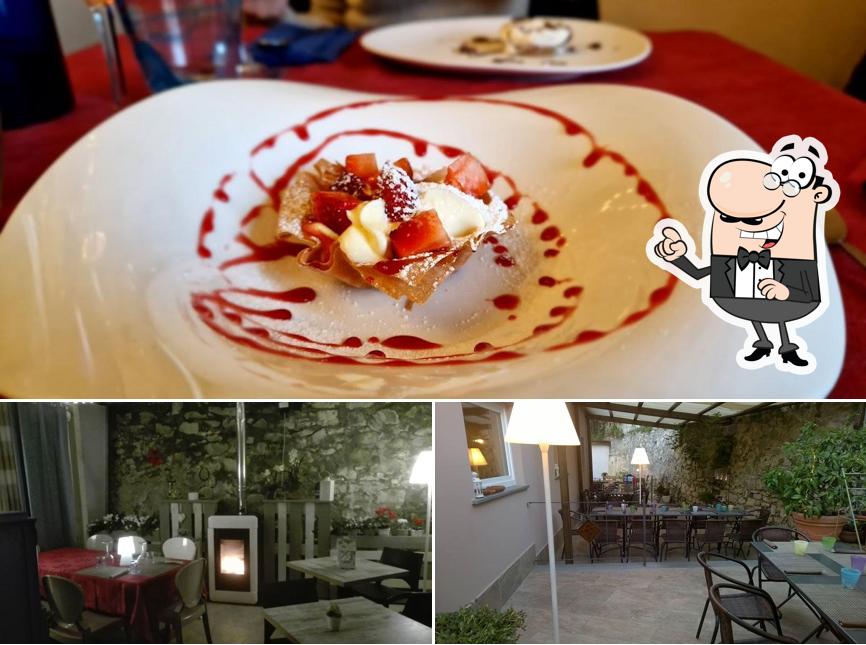 Siediti a un tavolo di Ristorante Il Cantiere d'Elsapore