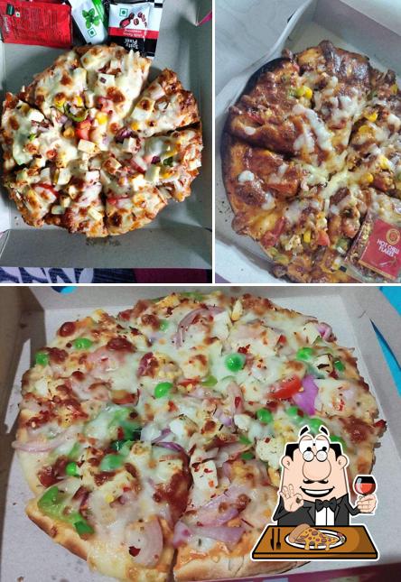 Order pizza at Food Corner