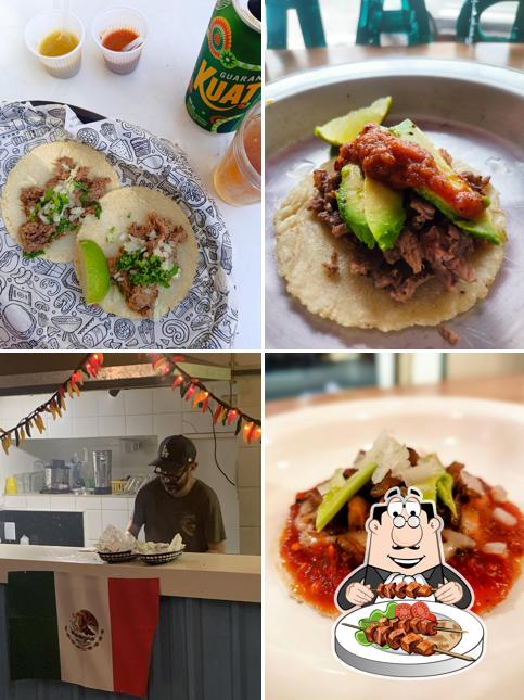 Platos en Taqueria La Popular