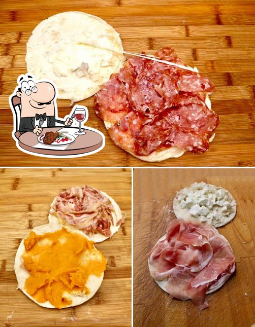 Prenditi i piatti di carne a L'Or-Ma Crescenteria